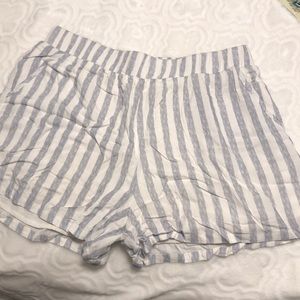 Striped textured shorts with pockets